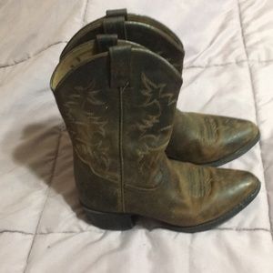 Kids Ariat brown cowboy boots